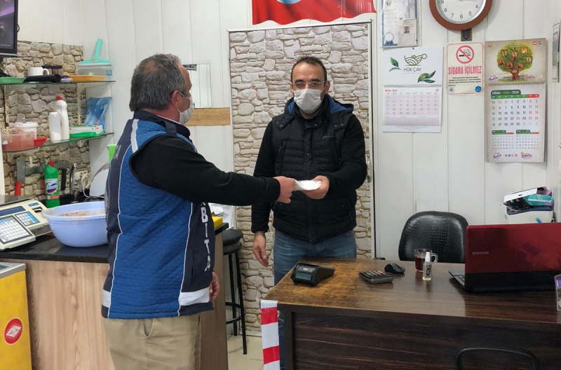 Güneysu Belediyesi Güneysu Esnafına Maske Dağıttı