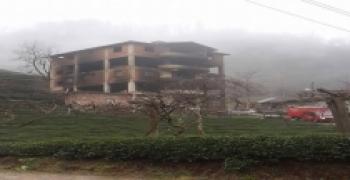 BALLIDERE KÖYÜNDE YANGININ YARALARINI KOMŞULARI SARDI