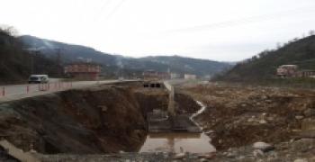 GÜNEYSU'DA DUBLE YOL ÇALIŞMASI DEVAM EDİYOR